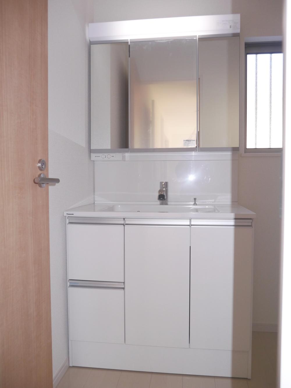 Wash basin, toilet. Indoor (December 7, 2013) Shooting