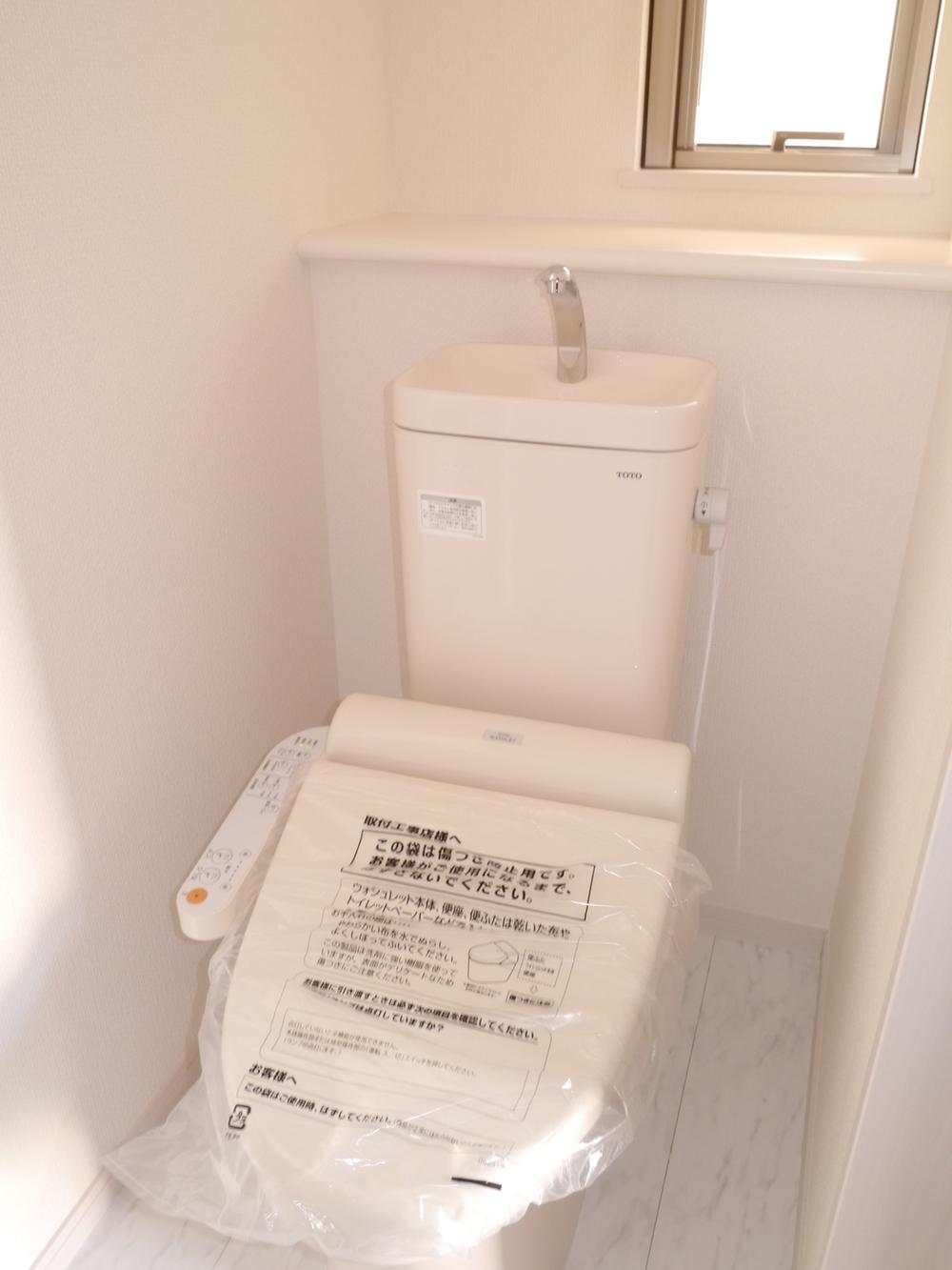 Toilet. Indoor (December 7, 2013) Shooting First floor toilet