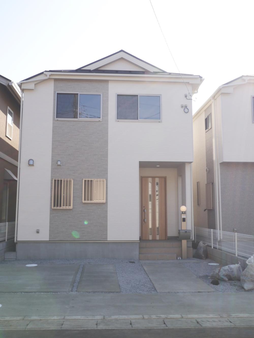 Local appearance photo. Building 2