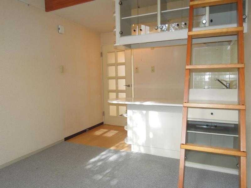 Living and room. Living environment is good.