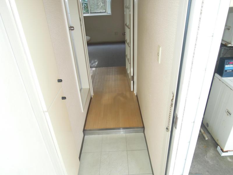 Entrance. With cupboard