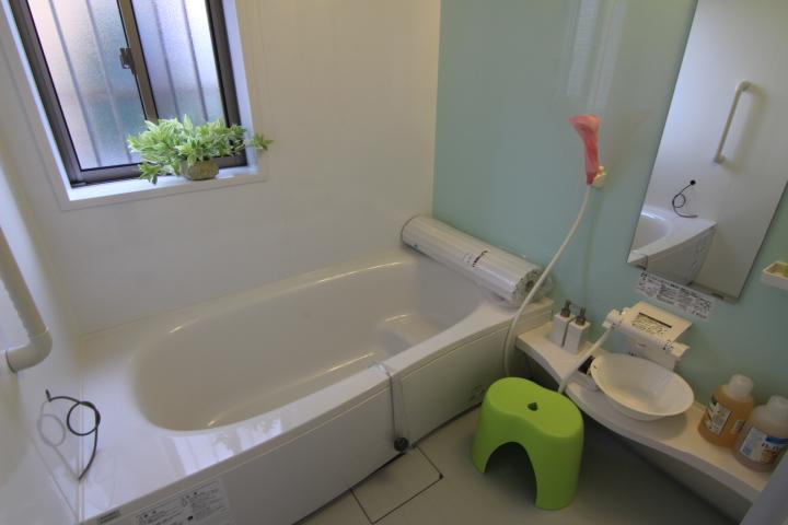Bathroom. Since it is equipped with a bathroom photo heating ventilation dryer, It is a bathroom of warm even in winter!