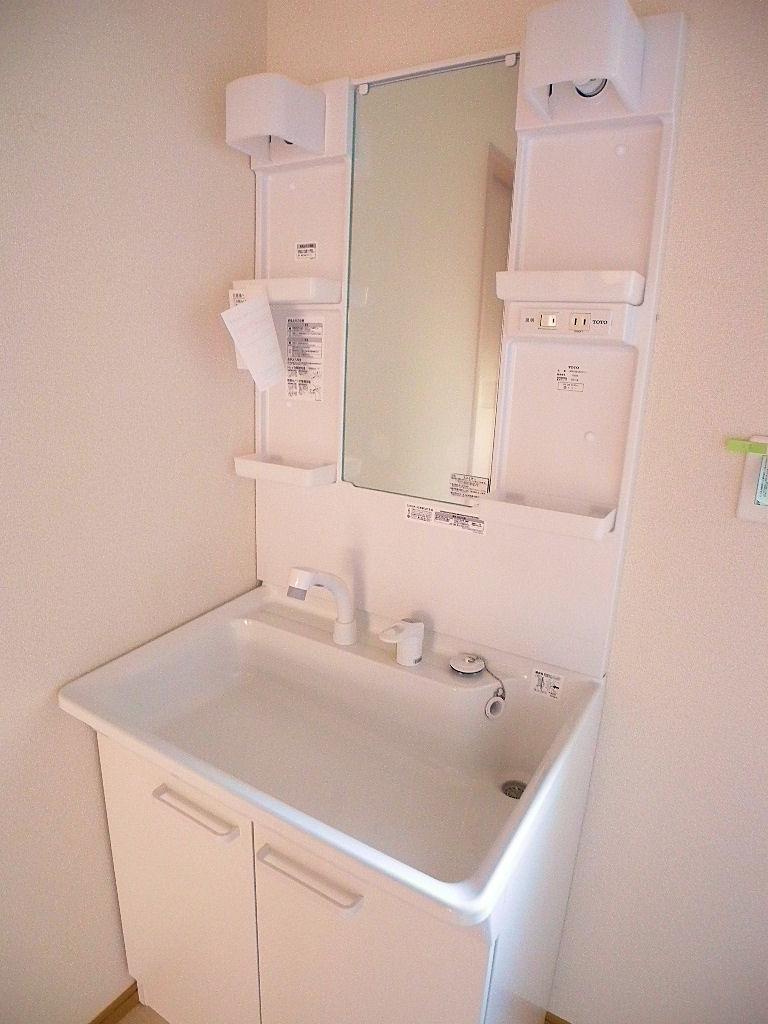 Wash basin, toilet. Indoor (11 May 2013) Shooting