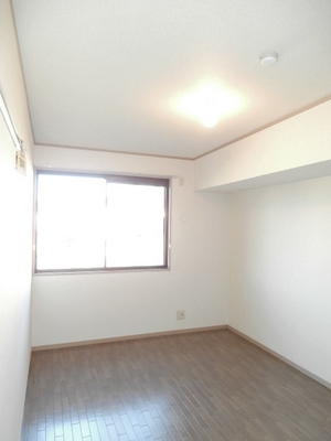 Living and room. Change the Japanese-style Western-style