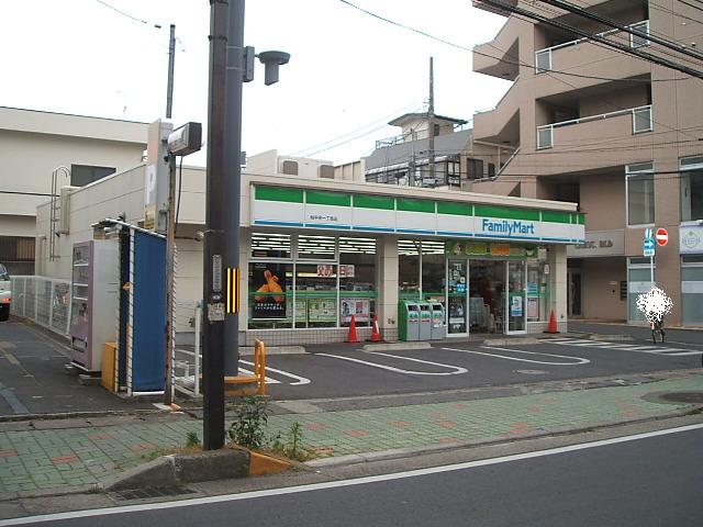 Convenience store. 160m to Family Mart (convenience store)