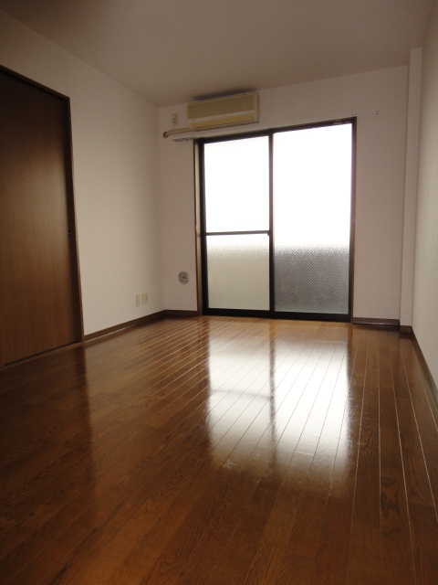 Living and room. Since southwestward day ◎