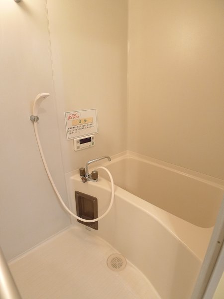 Bath. Bath with reheating function