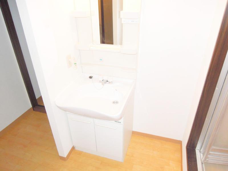 Washroom. Independent washbasin, There washing machine storage on the back