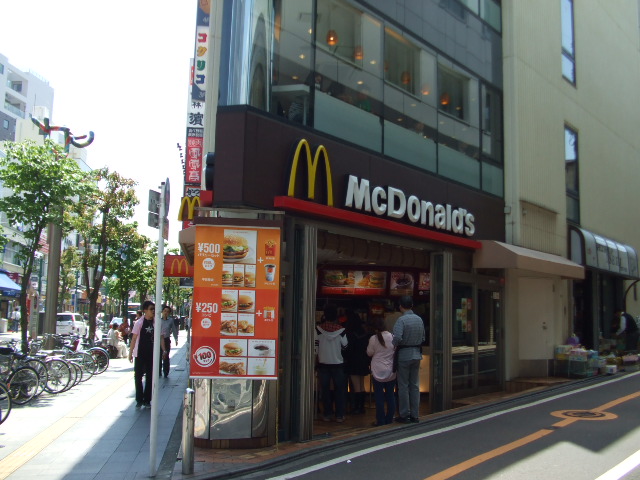 restaurant. 600m to McDonald's (restaurant)