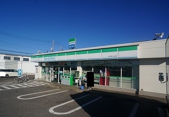 Convenience store. 850m to Family Mart (convenience store)