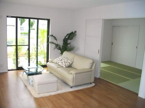 Same specifications photos (living). Living place of important communication that family smile is seen