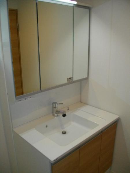 Wash basin, toilet. Front clear of the electric bill zero, A new sense of mirror, Economic despite cloudy difficult electric bill by a heater-less