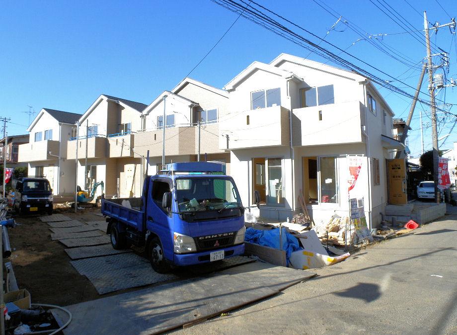 Local appearance photo. It was out of all building scaffolding! Local (12 May 2013) Shooting