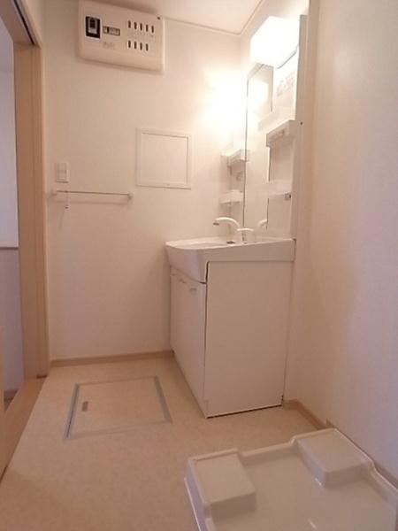 Washroom. Basin undressing ownership