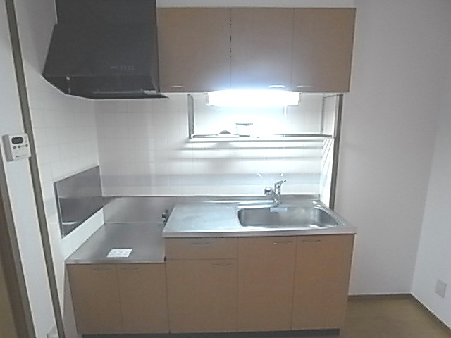 Kitchen. Gas stove 2 burners installed Allowed