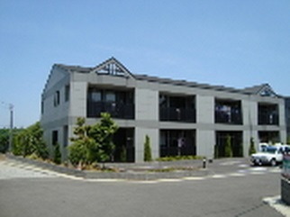Building appearance. On-site parking
