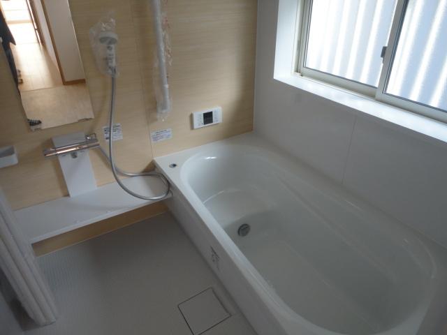 Bathroom.  ◆ It is the latest unit bus.