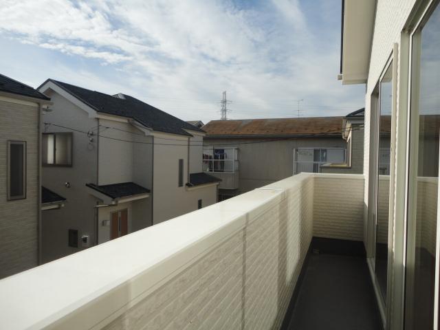 Balcony.  ◆ Also it is easy to dry your laundry in a wide balcony.