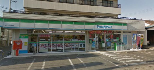 Convenience store. FamilyMart green and Sabu store (convenience store) to 350m