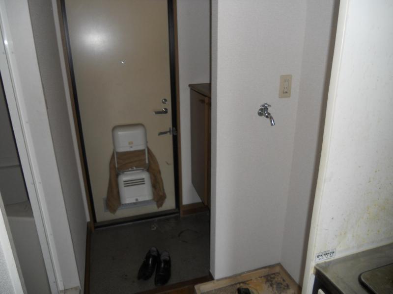 Entrance. Entrance is a star of the shoe box with