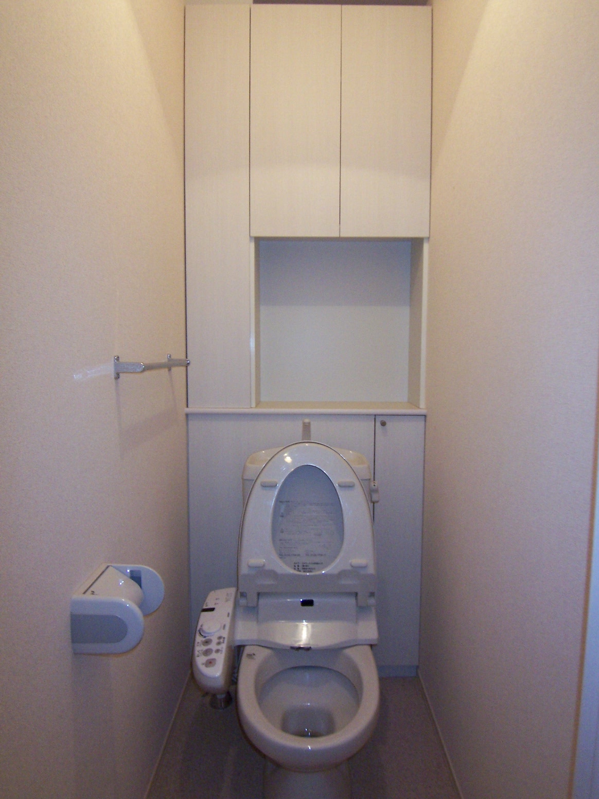 Toilet. The first floor of the toilet. It is convenient because there is a shelf