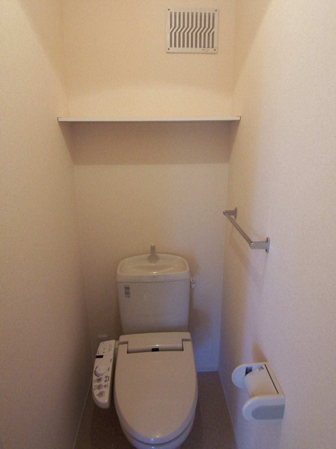 Toilet. The second floor of the toilet. Of course here it is also equipped with bidet