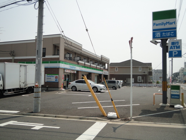 Convenience store. 689m to FamilyMart Kashiwa Tanaka store (convenience store)