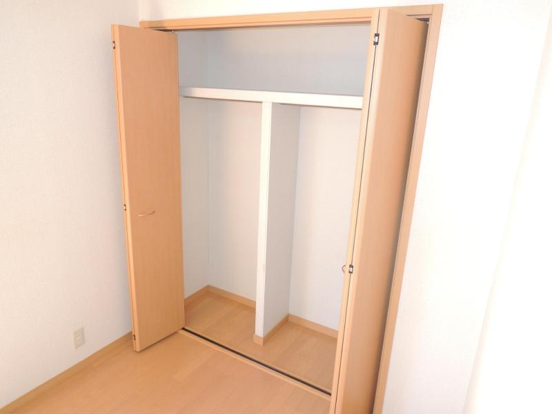 Receipt. Closet large capacity