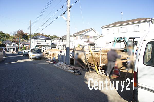 Local photos, including front road. 11 / 20 shooting Vacant lot