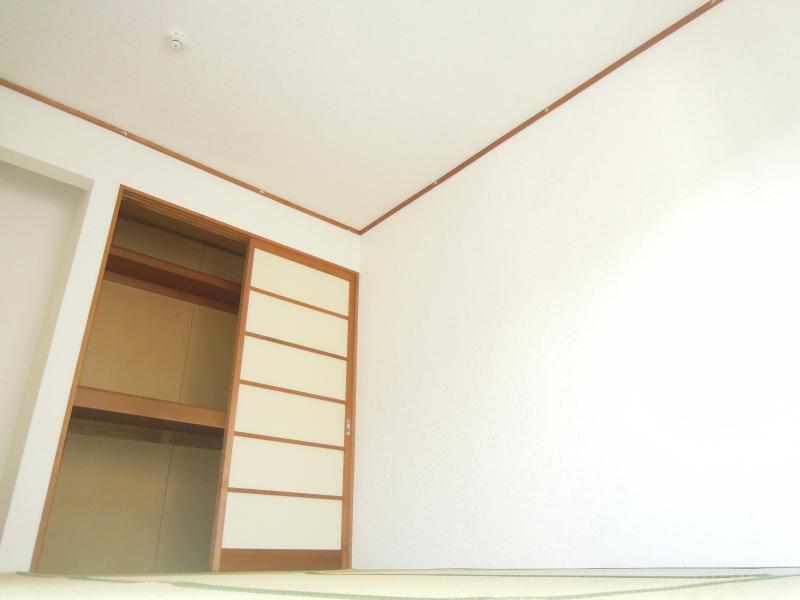 Living and room. And a good smell of tatami. 
