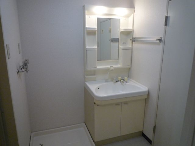 Washroom. Independent wash basin