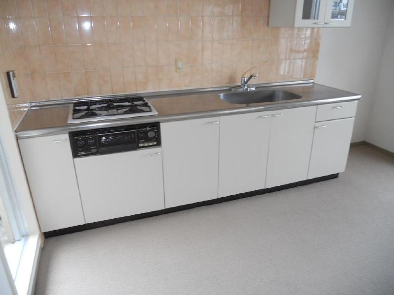 Kitchen. Easy to use and widely kitchen!