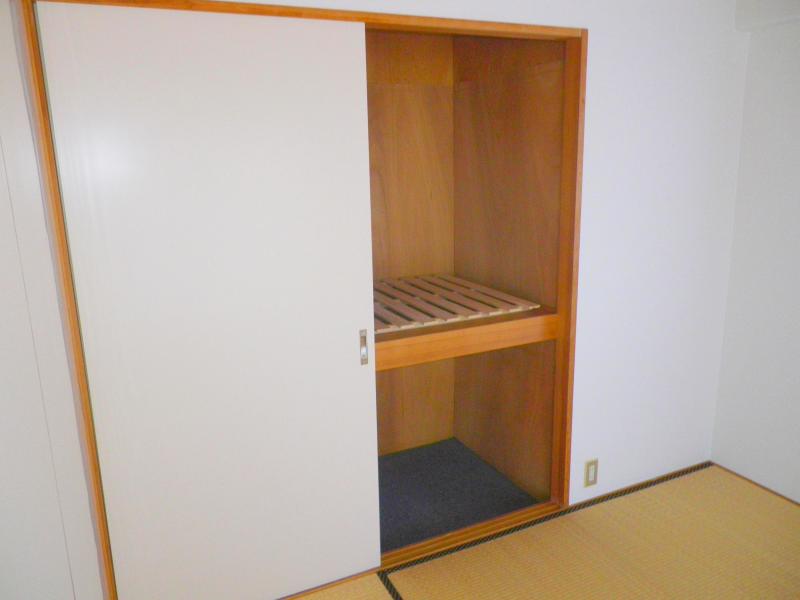 Receipt. Type closet, There is also the top
