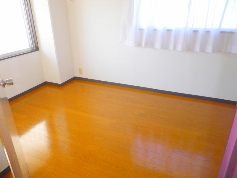 Living and room. 7.5 tatami larger Western-style
