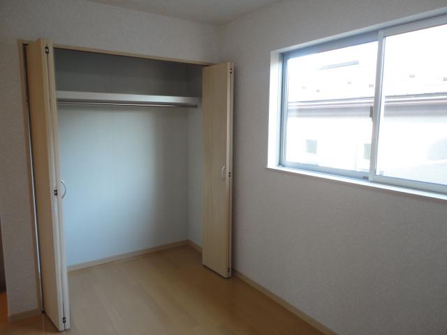 Receipt.  ◆ Also plenty of storage season of luggage in each room storage.