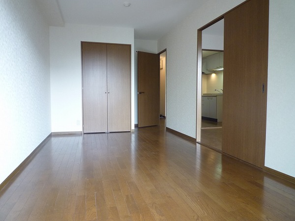 Other room space. Spacious bedroom