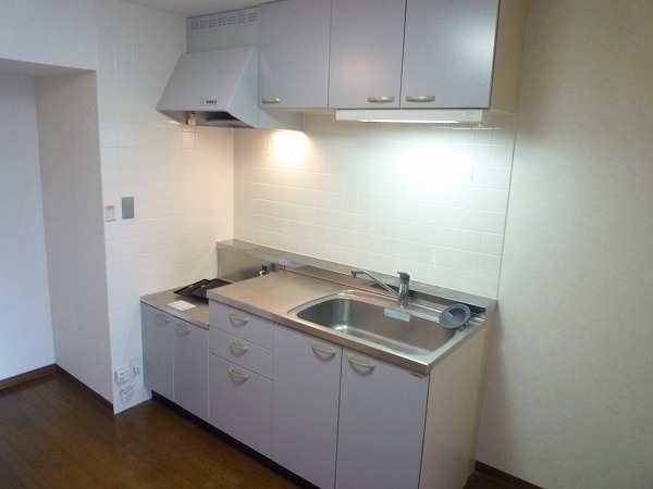 Kitchen. Gas stove 2 burners installed Allowed.