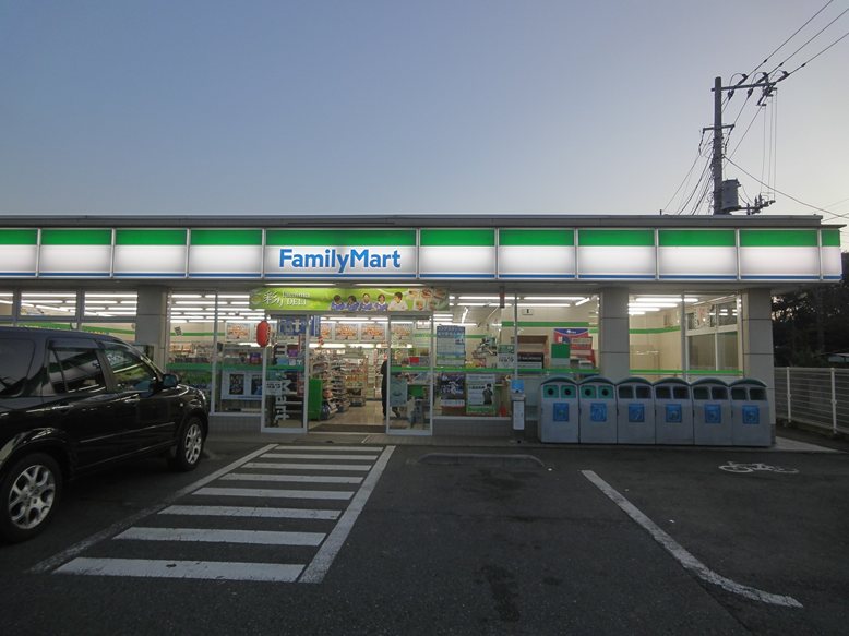 Convenience store. FamilyMart 950m to Kashiwa Inter Nishiten (convenience store)