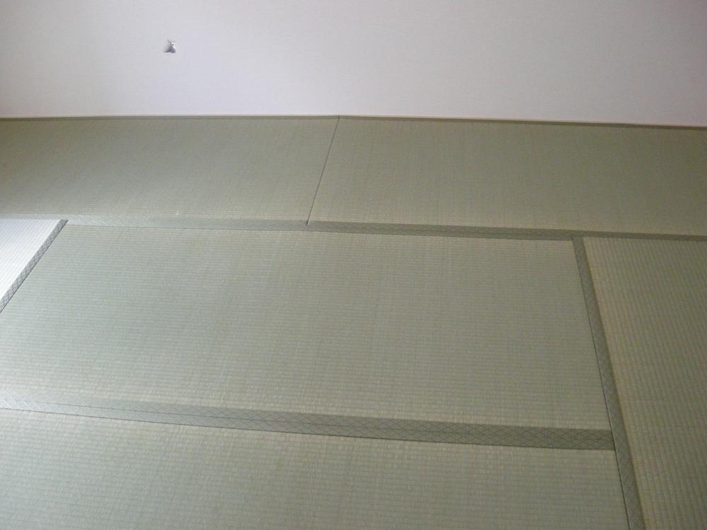 Non-living room. Scent of the sum drifting Japanese-style room