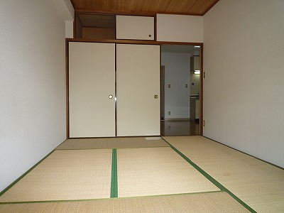 Other room space. There is Japanese-style room.