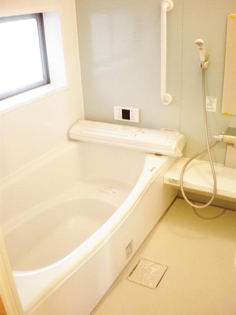 Same specifications photo (bathroom)