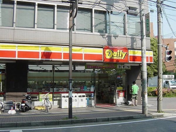 Convenience store. Daily Yamazaki Kashiwa 6-chome up (convenience store) 136m