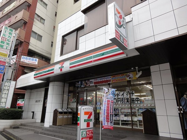 Convenience store. Seven-Eleven Kashiwa 3-chome up (convenience store) 306m