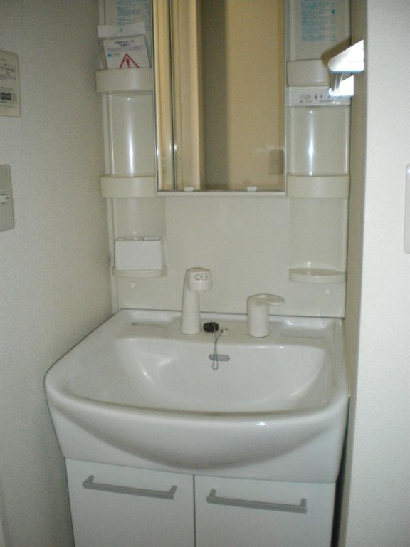 Washroom. Wash basin