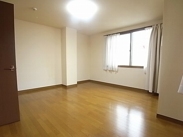 Living and room. Spacious living room.