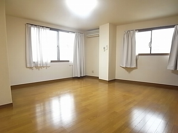 Other room space. Two-sided lighting.