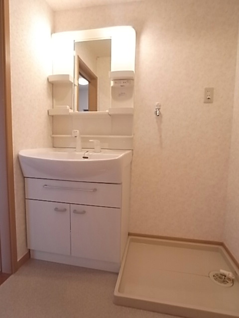 Washroom. Wash dressing room, Shampoo dresser ・ There is indoor washing machine Storage.