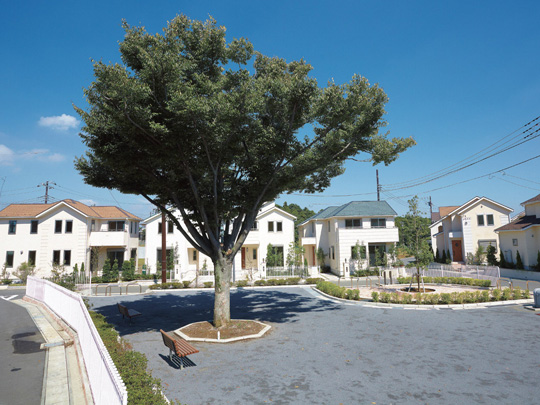 Local appearance photo. It provides park, which is provided in two places in the town (photo). As the place where children can play with peace of mind a familiar, Also likely to come in handy as an important communication space with people who live in the town (local district average September 2010 shooting conditions, including sale already dwelling unit)