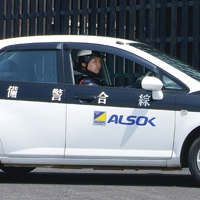 Other Equipment. Advanced security system that Nippon Steel urban development and comprehensive security guard has been developed, Build a town security by "Isatto". ALSOK of night patrol security and home security (standard equipment ・ Separately paid), Such as by protecting the town W dimple key of the front door (some dwelling unit) (Image)