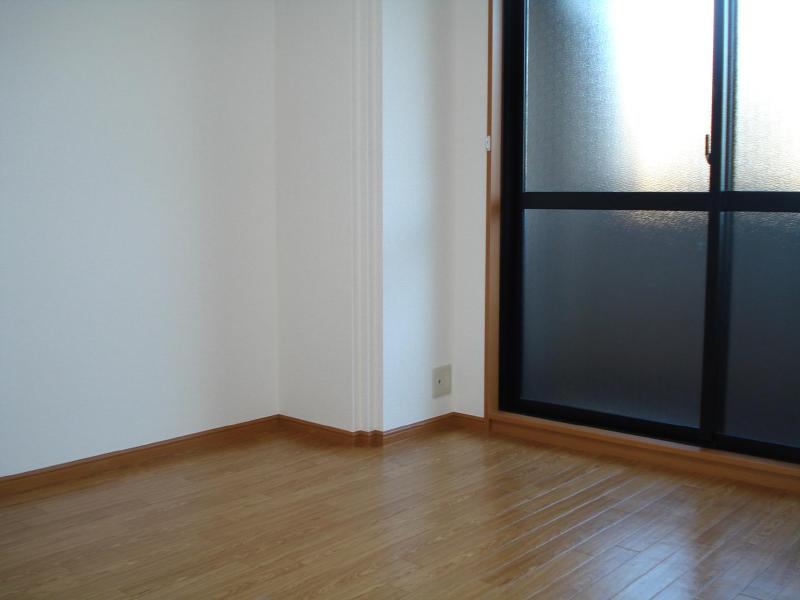 Living and room. Bright, clean room